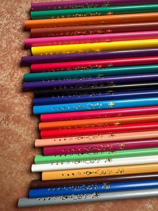 Estuche Mickey oficial + 24 lápices colores