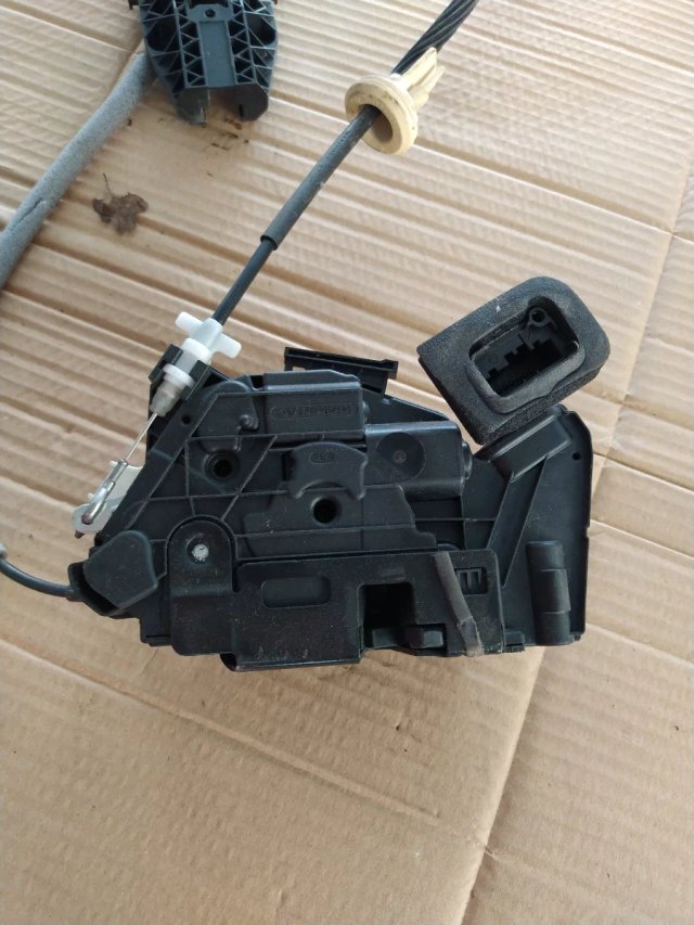 Cerradura Puerta Copiloto Golf 6