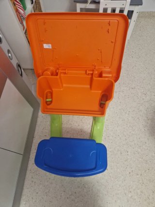 Pupitre infantil de colores