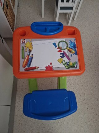 Pupitre infantil de colores