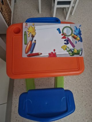 Pupitre infantil de colores