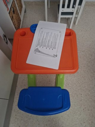 Pupitre infantil de colores