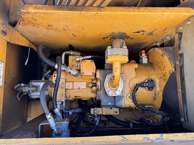 Excavadora Caterpillar 322C Ruedas
