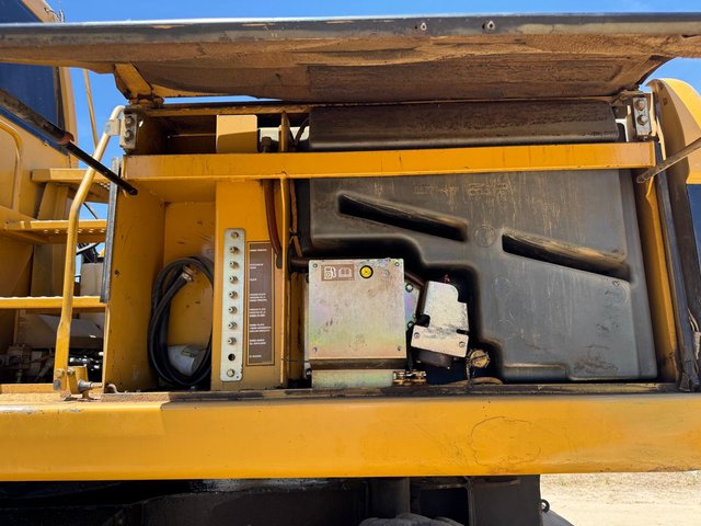 Excavadora Caterpillar 322C Ruedas