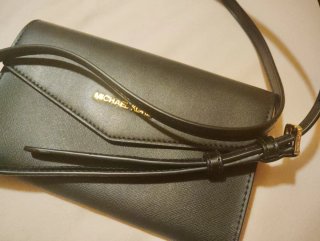 Cartera de mano Michael Kors negra