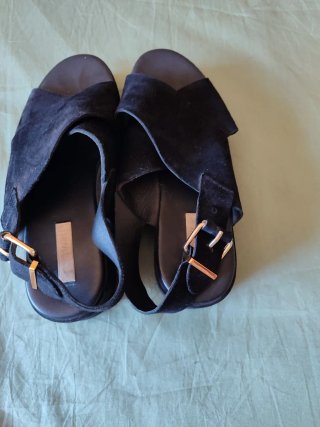 Sandalias negras ante plataforma talla 38