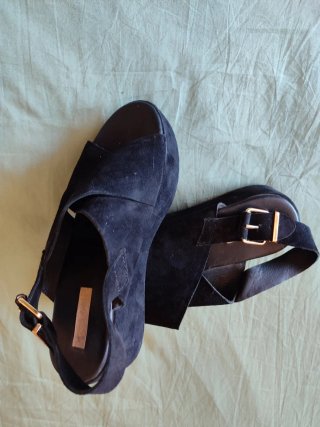Sandalias negras ante plataforma talla 38