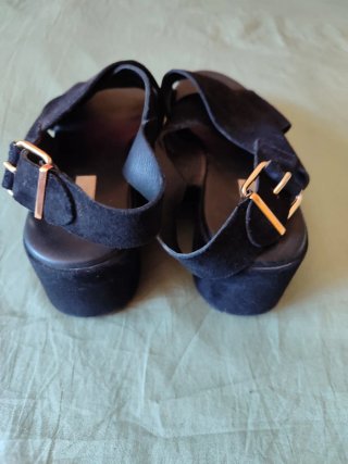 Sandalias negras ante plataforma talla 38