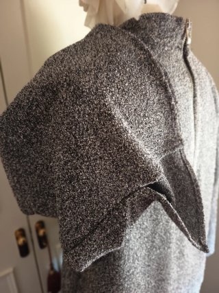 Blusa Zara cuello alto gris y negro