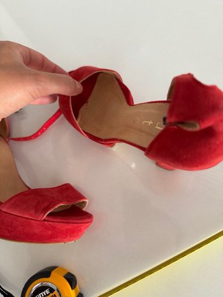 Tacones de ante rojo talla 37