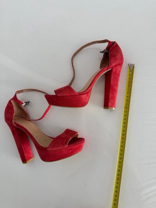 Tacones de ante rojo talla 37