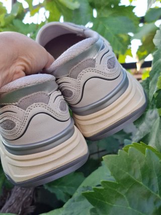 Zapatillas Skechers Gris y Plateadas