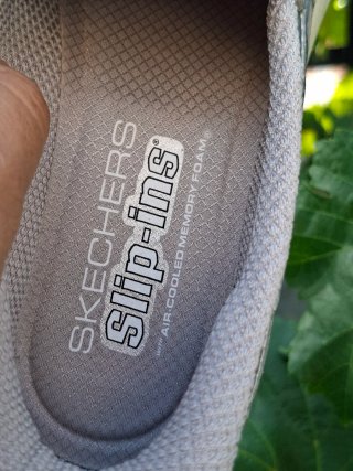 Zapatillas Skechers Gris y Plateadas