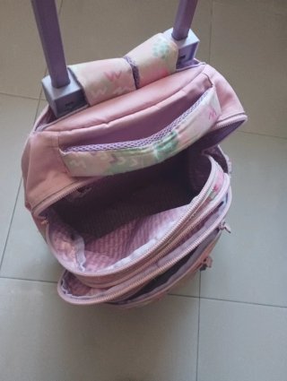 Mochila con ruedas y estampado floral