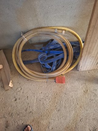 Manguera amarilla y azul