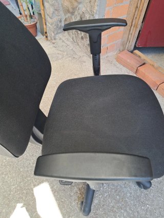 Silla de oficina negra