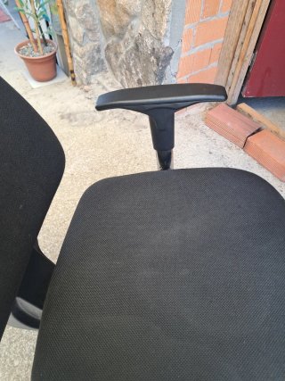 Silla de oficina negra