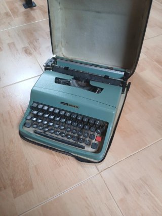 Máquina de escribir Olivetti Lettera 32
