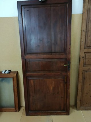 Puerta de madera antigua