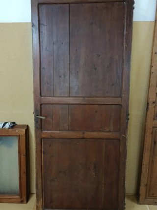 Puerta de madera antigua