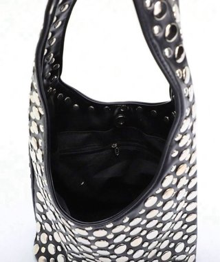 Bolso Negro con Tachuelas