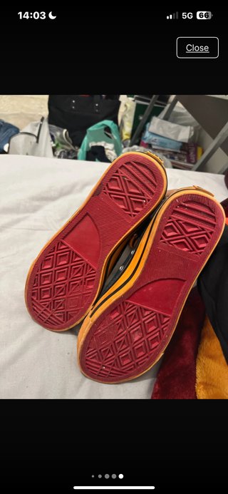 Botas vaqueras altas azul y naranjas