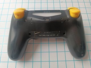 Mando PS4 Original Sony Negro y Amarillo