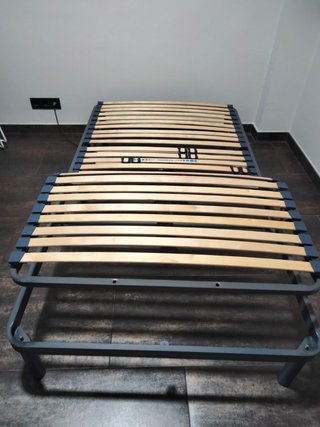 Cama articulada metálica y de madera