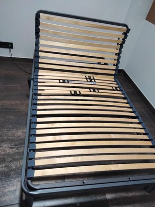 Cama articulada metálica y de madera