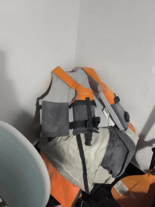 Dos Remos desmontables y 3 salvavidas
