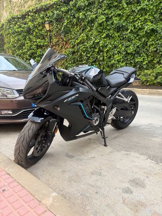 Honda CBR 650 R Negra (2023)