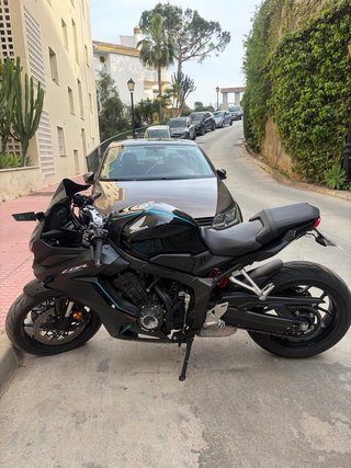 Honda CBR 650 R Negra (2023)
