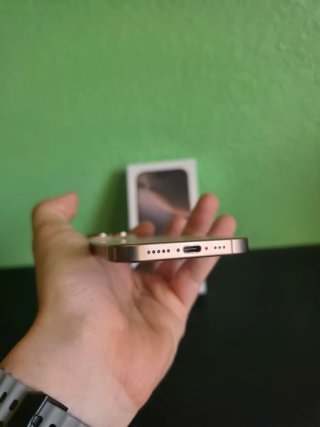 iPhone 16 Pro 256GB Desierto Titanio