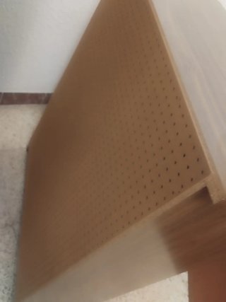 Zapatero de madera marrón