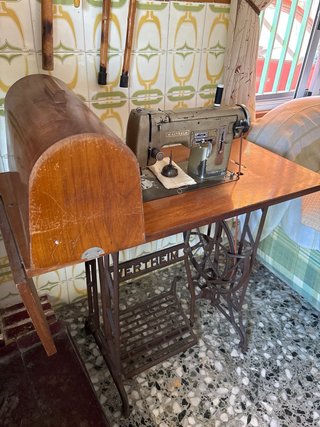 Máquina de coser Wertheim antigua funciona perfect
