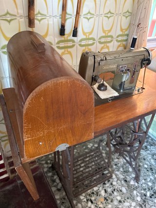 Máquina de coser Wertheim antigua funciona perfect