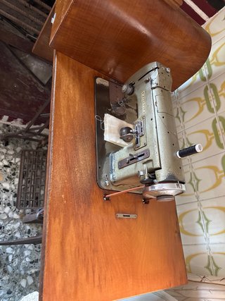 Máquina de coser Wertheim antigua funciona perfect