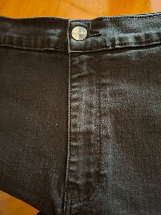 Pantalón corto tiro alto negro