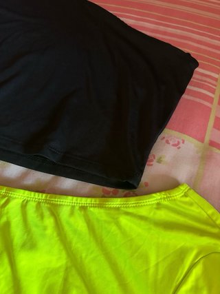 Tops asimétricos negro y amarillo