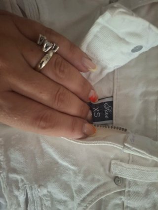 Pantaloncini jeans bianchi strappati