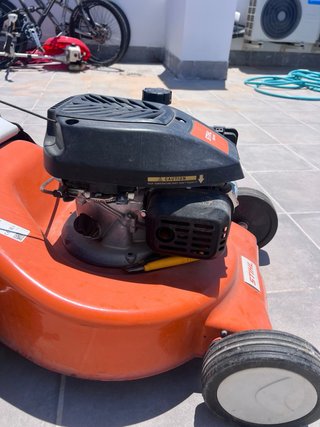 Cortacésped Gasolina STIHL RM 248.1 y desbrozadora