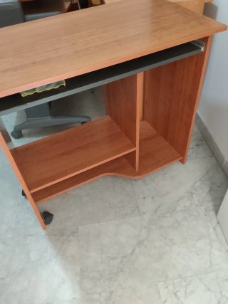 Escritorio con ruedas