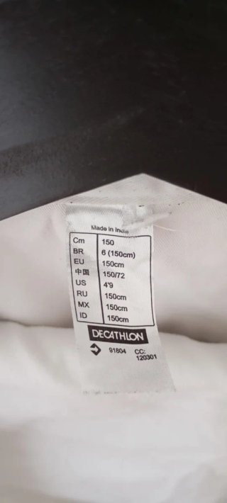 Kimono Karate Blanco Pequeña picada atras Poco uso