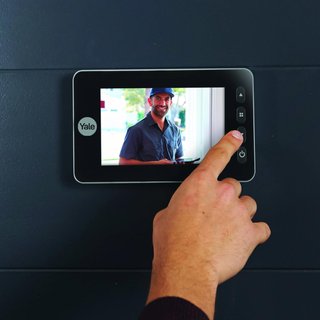 Mirilla electrónica digital para puertas Yale
