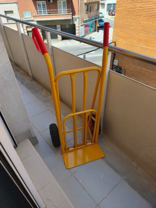 Carretilla de almacén y transporte de paquetería