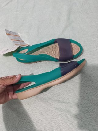 Sandalias Crocs Talla 37 (W6) Morado/Verde