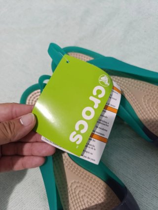 Sandalias Crocs Talla 37 (W6) Morado/Verde