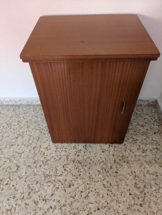 Máquina de coser Singer con mueble