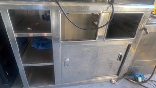 Mueble industrial para cafetera , medidas 1,30 m