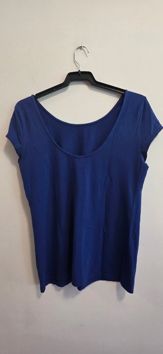 Camiseta de mujer azul eléctrico de manga corta